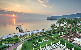 Golden Lotus Hotel  4*